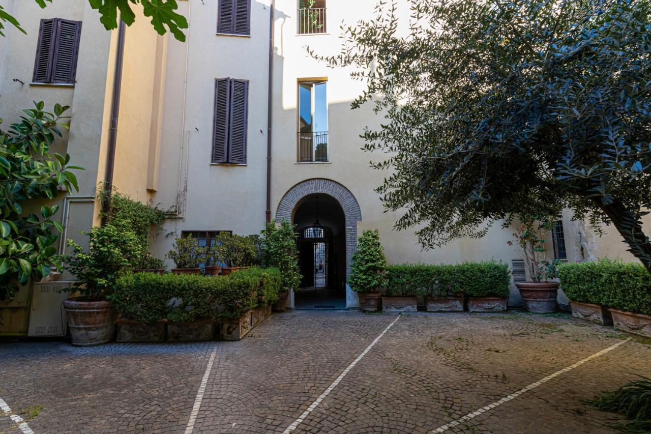 Quiet Trevi Fountain With Patio And Backyard Apartment Rom