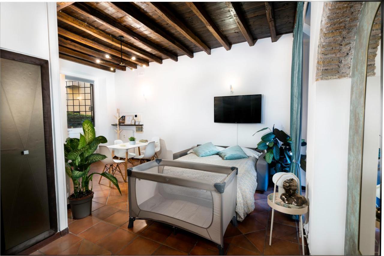 Quiet Trevi Fountain With Patio And Backyard * Rom