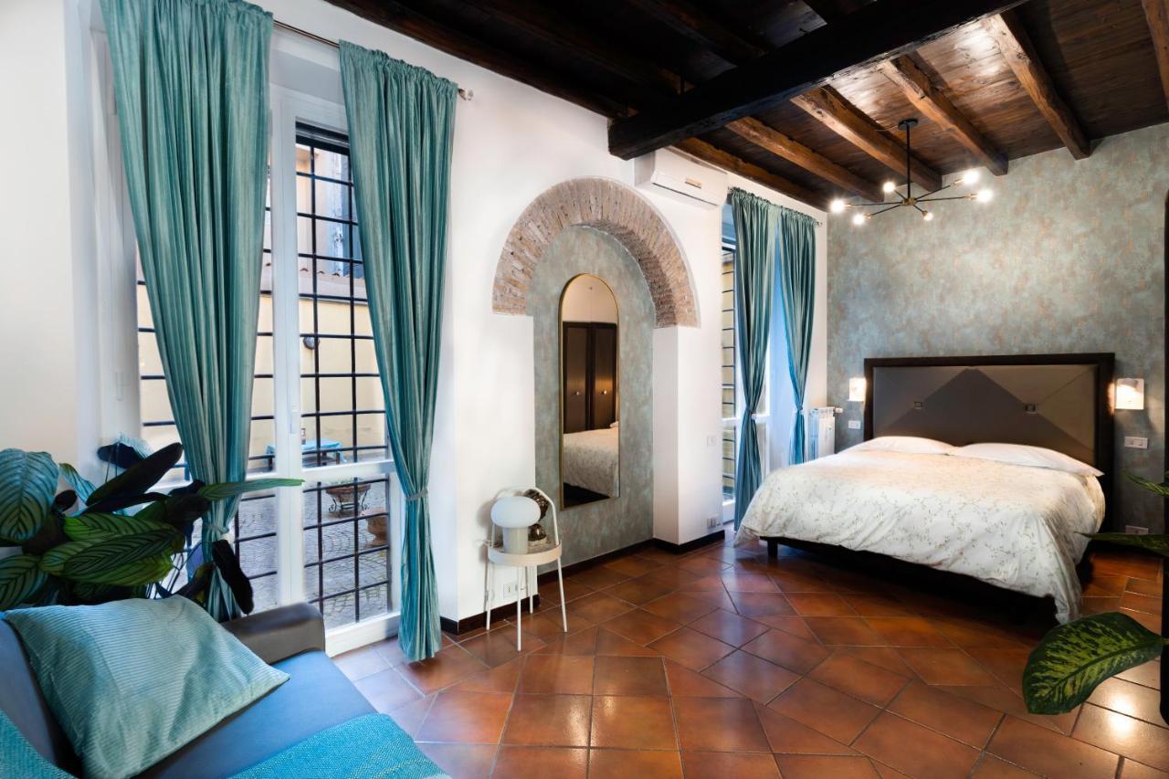 Quiet Trevi Fountain With Patio And Backyard * Rom